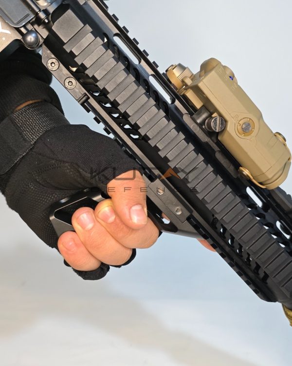 KutGrip V1 Siyah Alüminyum Dikey Tutamak - Görsel 4